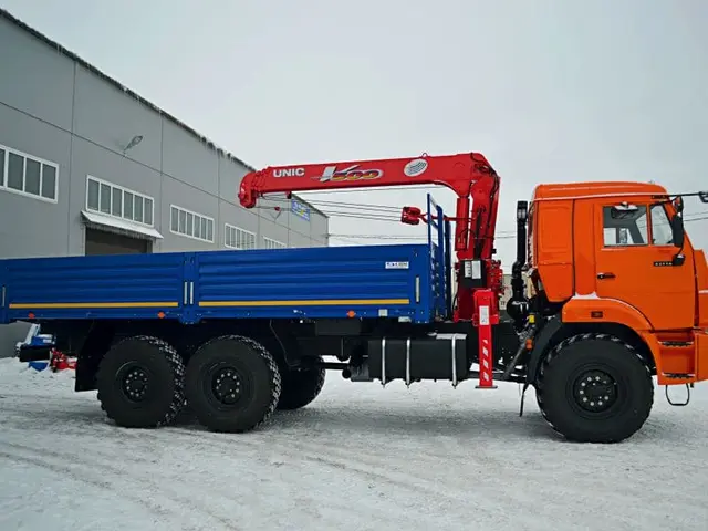 КАМАЗ 43118 бортовой с КМУ UNIC URV 504