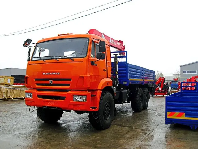 КАМАЗ 43118 бортовой с КМУ UNIC URV 554