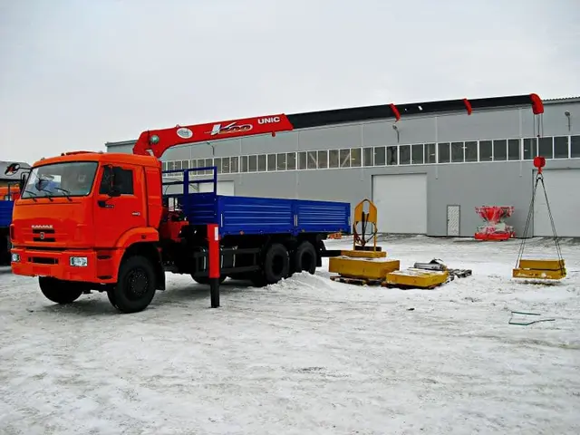 КАМАЗ 65115 бортовой с КМУ UNIC URV 504